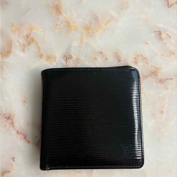 Louis Vuitton Black Leather Epi Macro Bifold Wallet - Picture 2 of 11